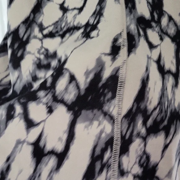 lululemon athletica Black and Tan Tank Top - Picture 3 of 5